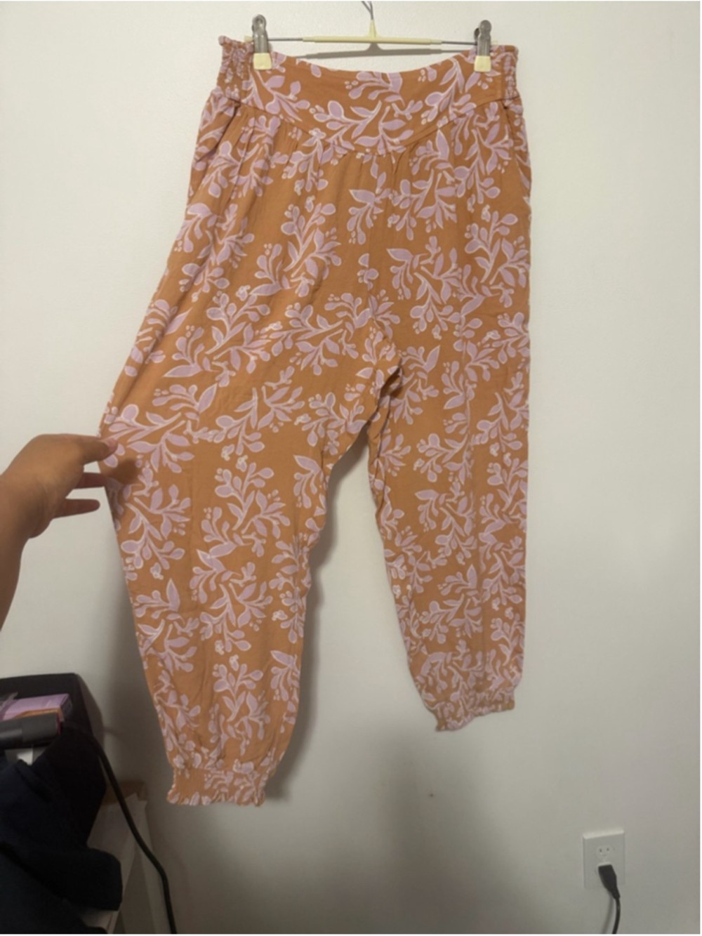 Women’s Floral Jogger Pants Size Medium Peach Pink Boho Elastic Waist Lightweigh - Picture 6 of 6